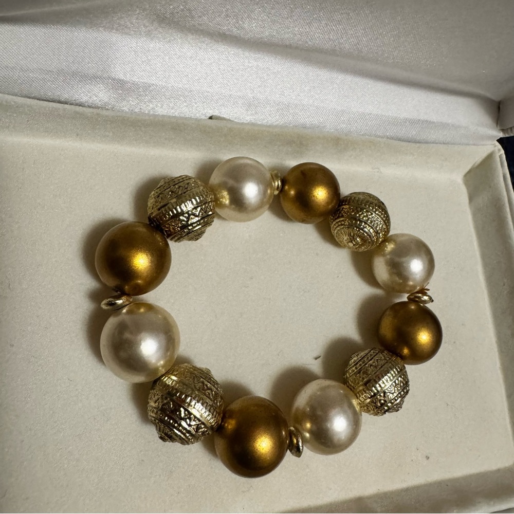 Elegant Gold and Silver Beaded Bracelet